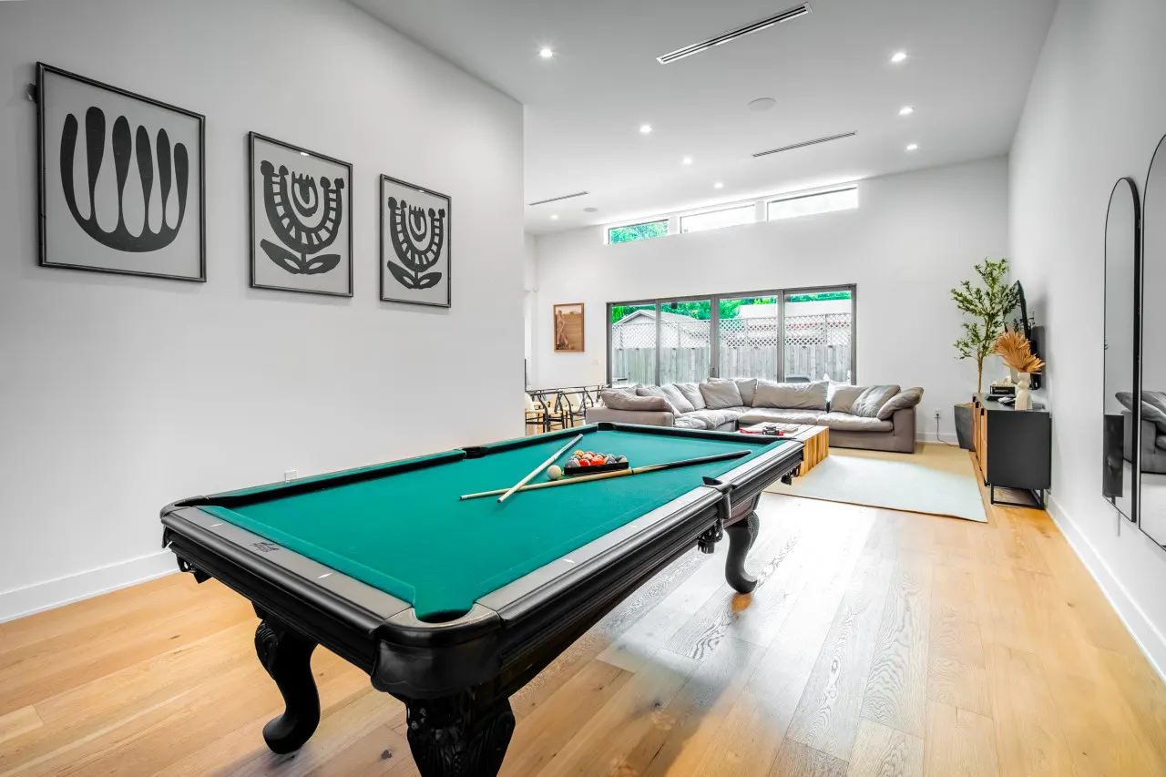 Villa Nero 4BR 2.5BA for 14 Pool, Billiards, Outdoor Lounge, PingPong, Grill & More Design District, Miami 12