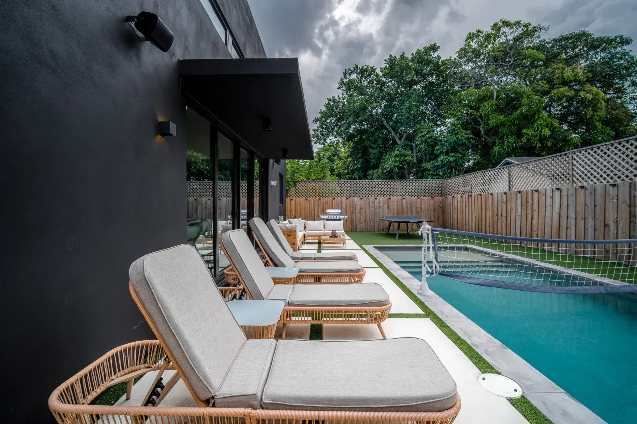 Villa Nero 4BR 2.5BA for 14 Pool, Billiards, Outdoor Lounge, PingPong, Grill & More Design District, Miami 3