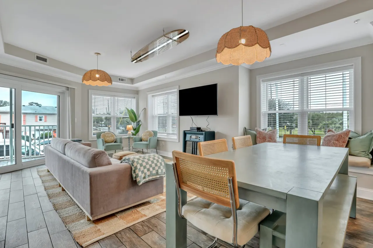THE SURF SHACK: Beach Front Condo w/Heated Pool, Restaurant, and Bar — photo 2