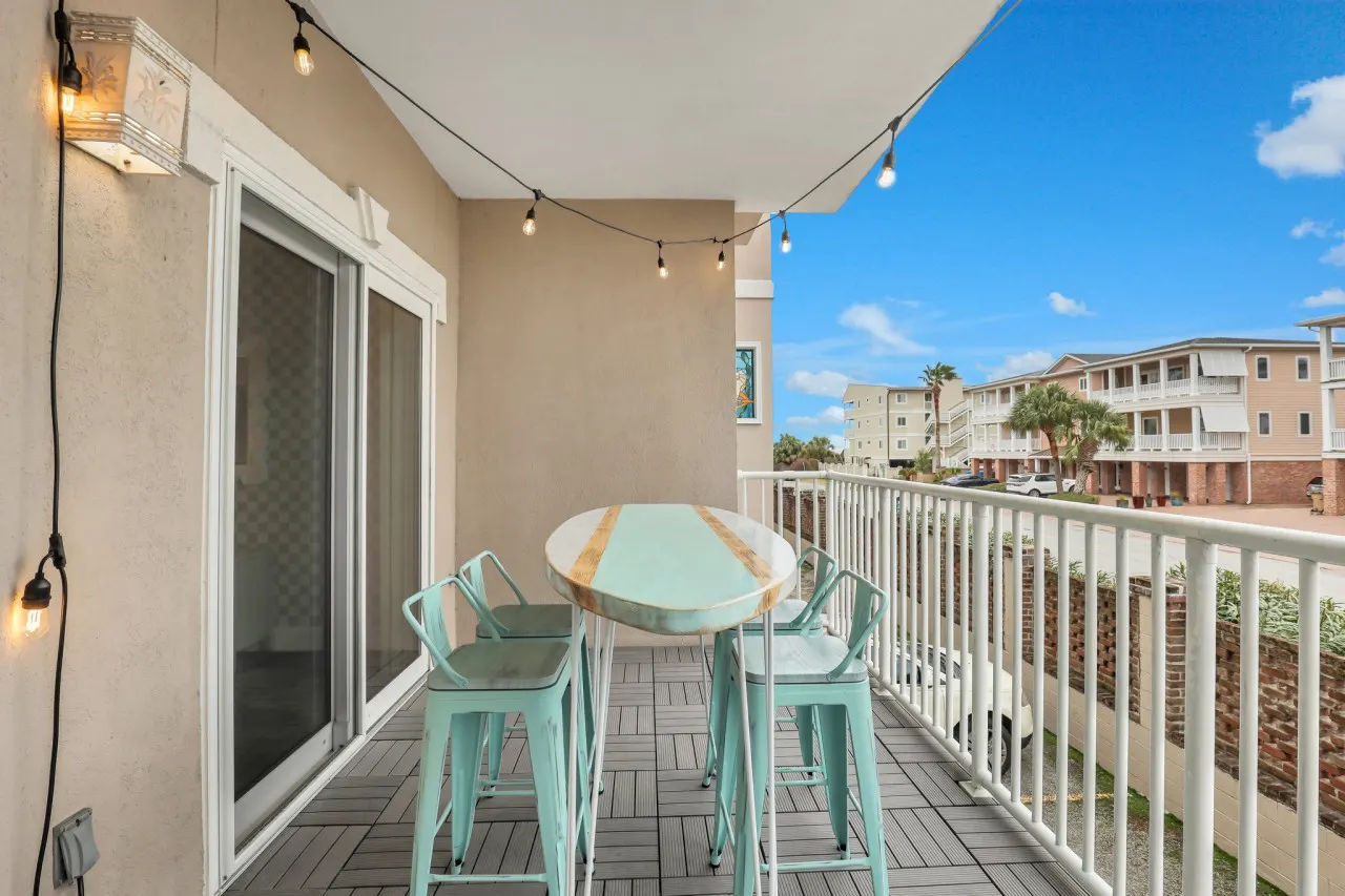 THE SURF SHACK: Beach Front Condo w/Heated Pool, Restaurant, and Bar — photo 5