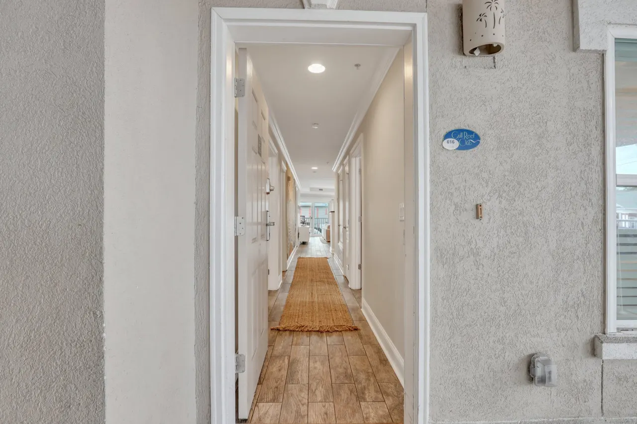 THE SURF SHACK: Beach Front Condo w/Heated Pool, Restaurant, and Bar 7