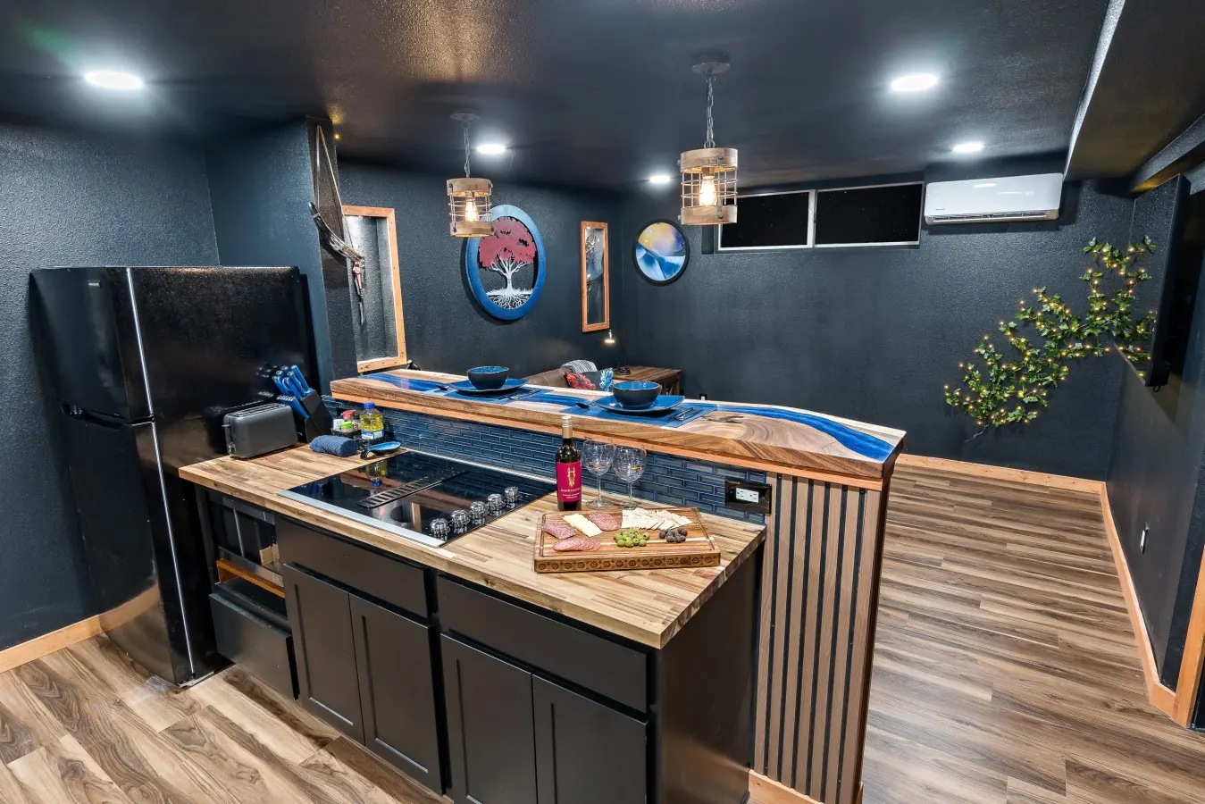 Epic Reno Hideaway 4 Kings Hot Tub GOT-Themed Wing 13