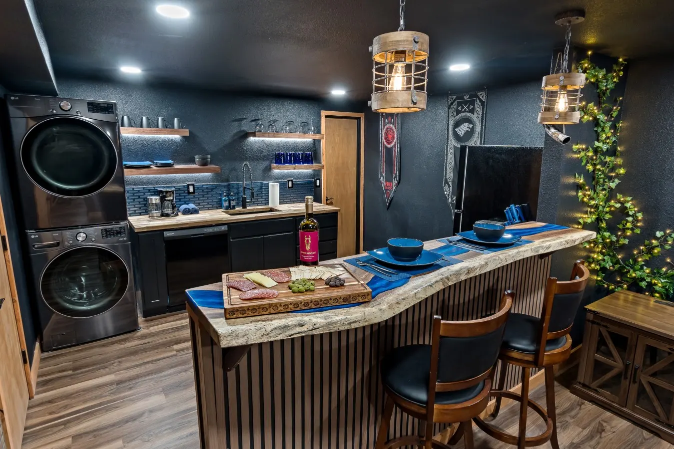 Epic Reno Hideaway 4 Kings Hot Tub GOT-Themed Wing 14
