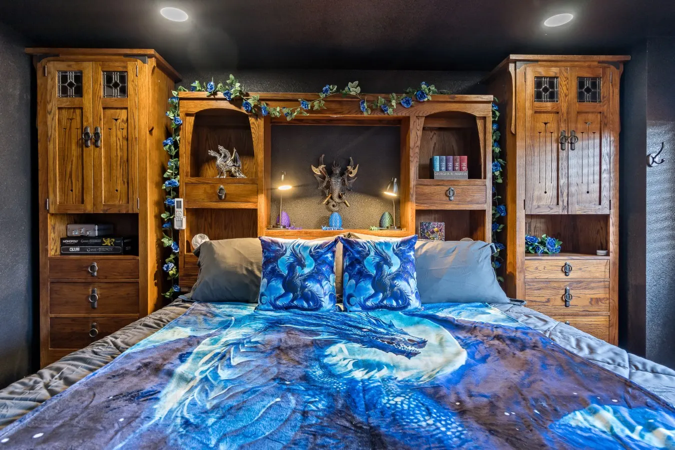 Epic Reno Hideaway 4 Kings Hot Tub GOT-Themed Wing 17