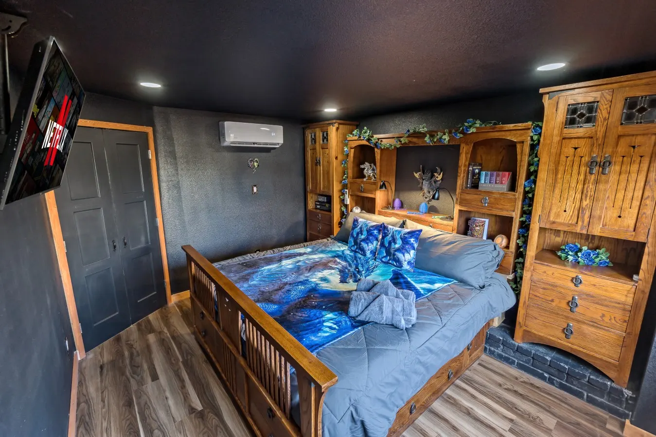 Epic Reno Hideaway 4 Kings Hot Tub GOT-Themed Wing 18