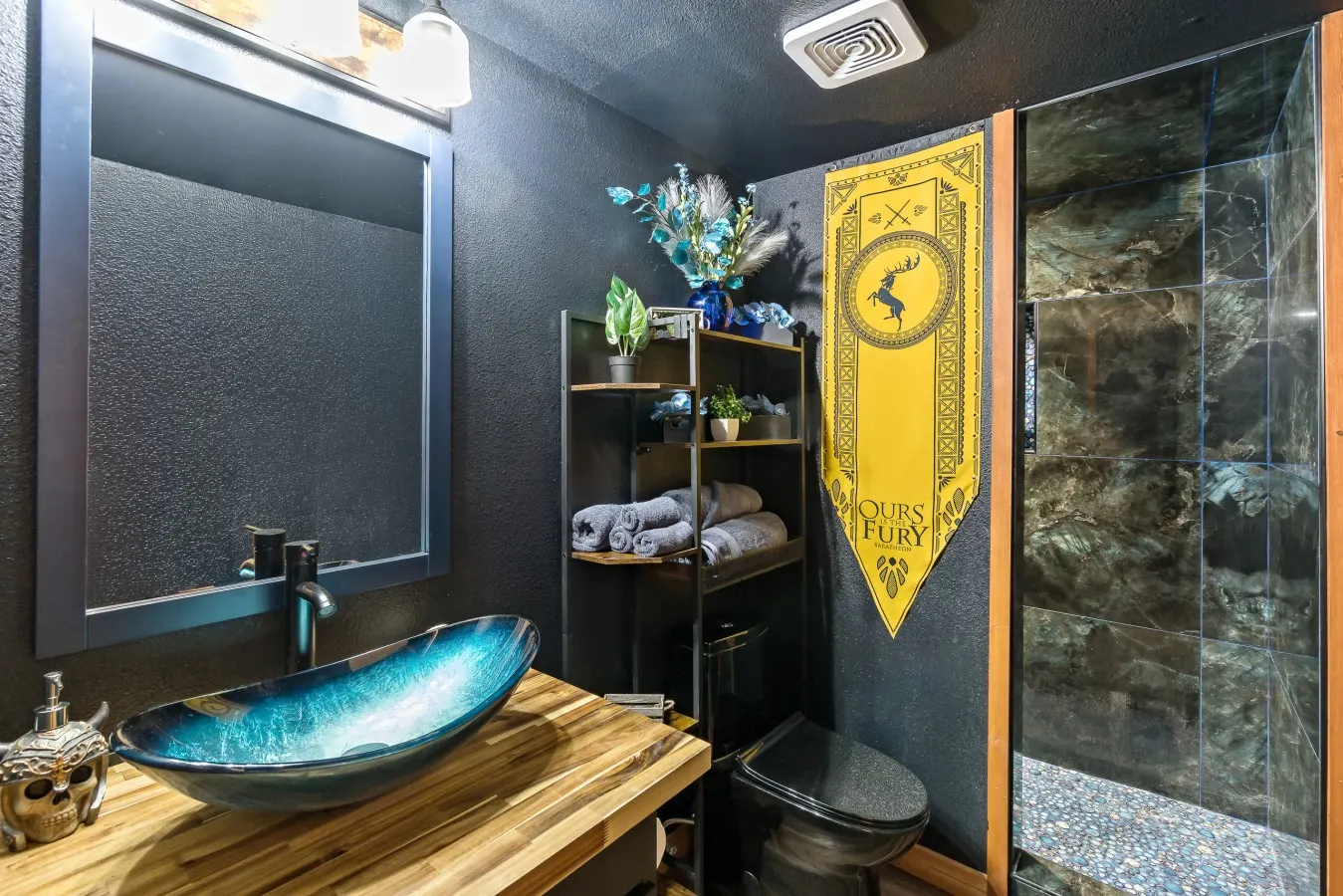 Epic Reno Hideaway 4 Kings Hot Tub GOT-Themed Wing 20
