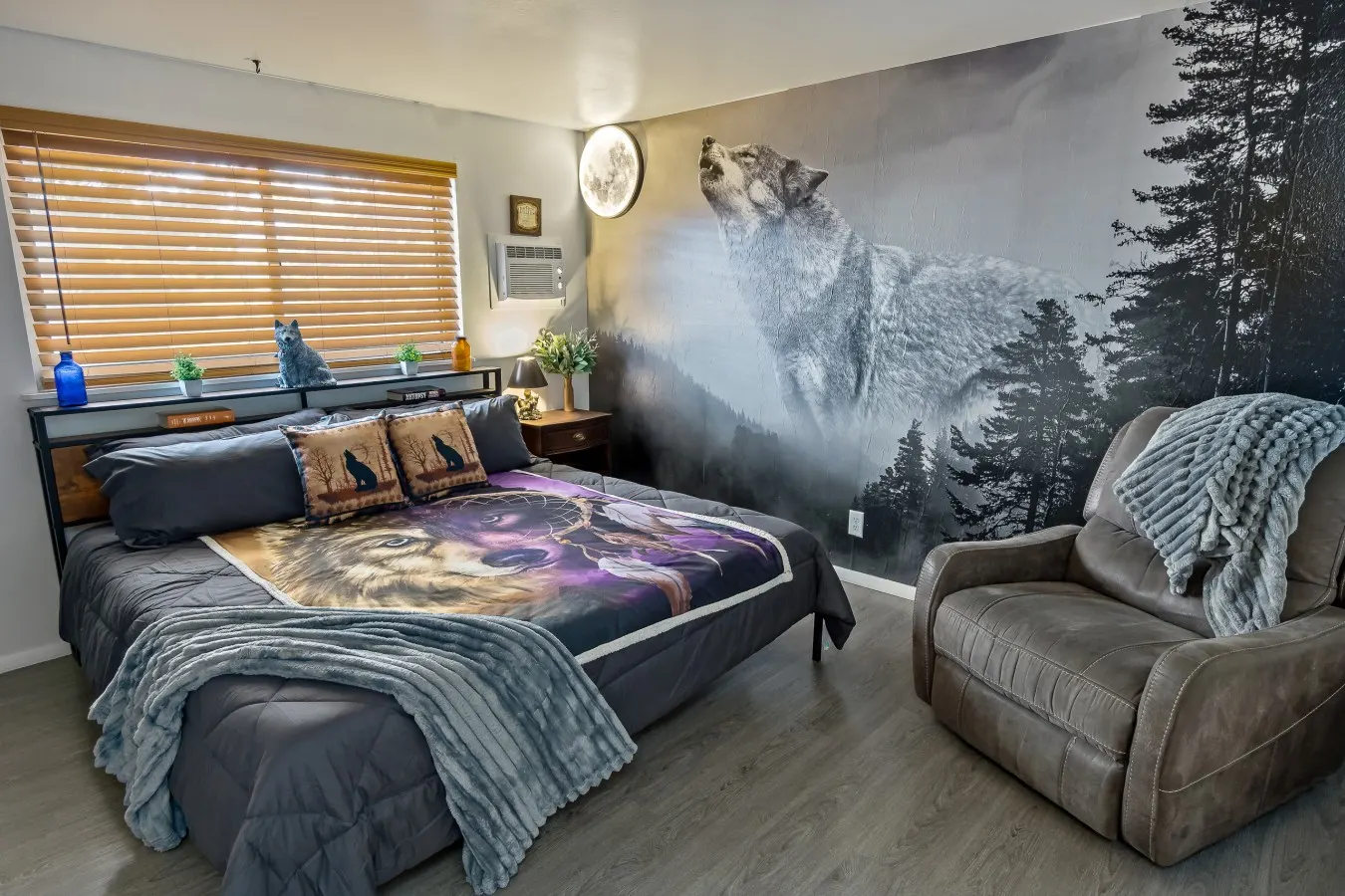 Epic Reno Hideaway 4 Kings Hot Tub GOT-Themed Wing 6