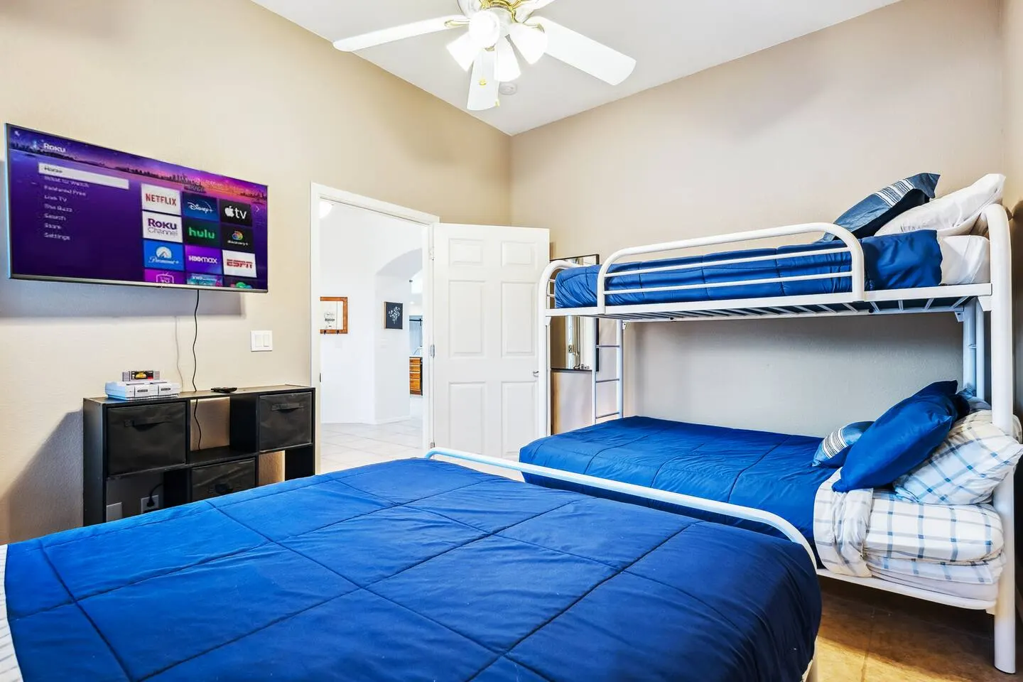 Stunning Views! Pool Arcade 4bd Sleeps 12 13