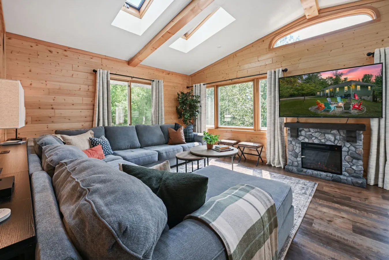 Elevated 6BR Lodge | On Trail | Speakeasy/Game Room — photo 3