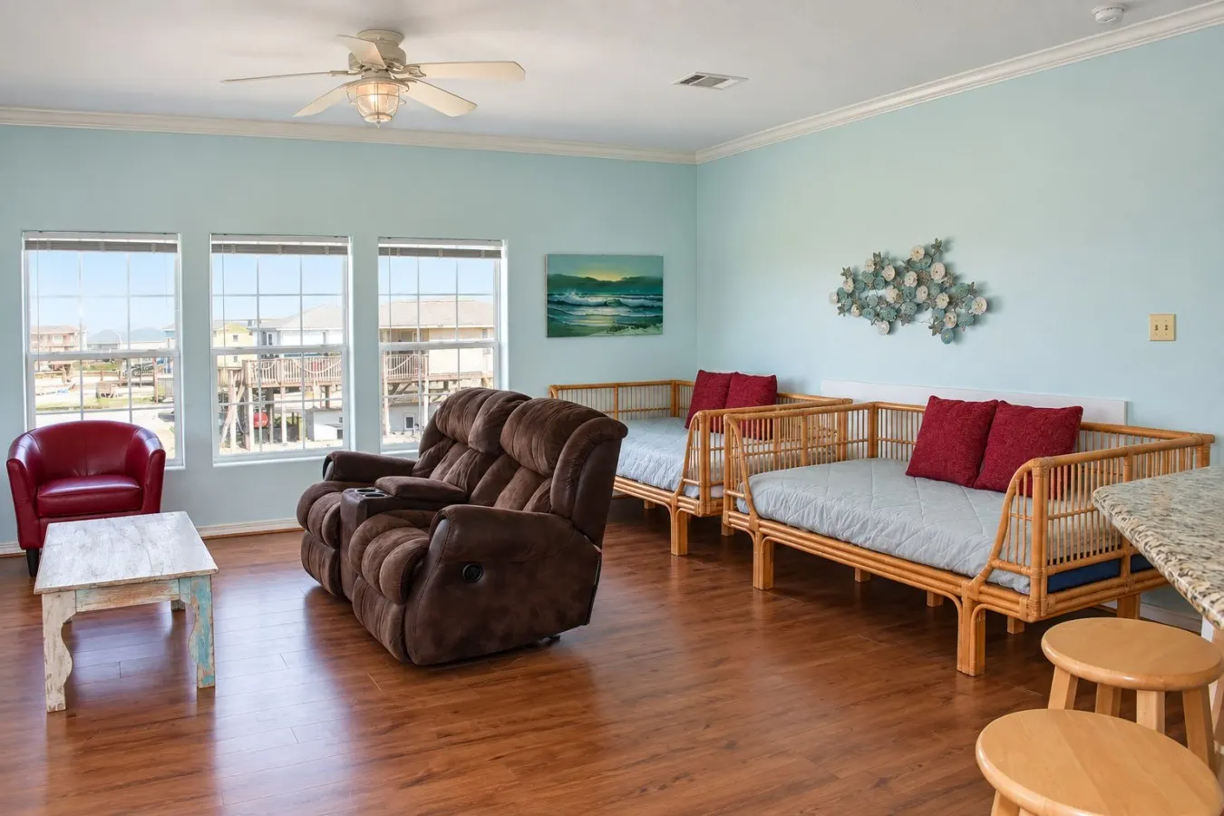 Seahorse Sea, Bolivar Peninsula, Sleeps 16, Private Dock, 3 Bedrooms, Walk to Beach, Ocean, Bay & ICW Views, Pets OK — photo 5