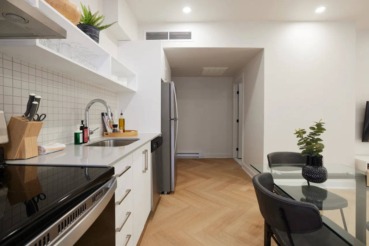 Chic 2 Bedroom apartment in Le Plateau by Denstays - Unit 414 4