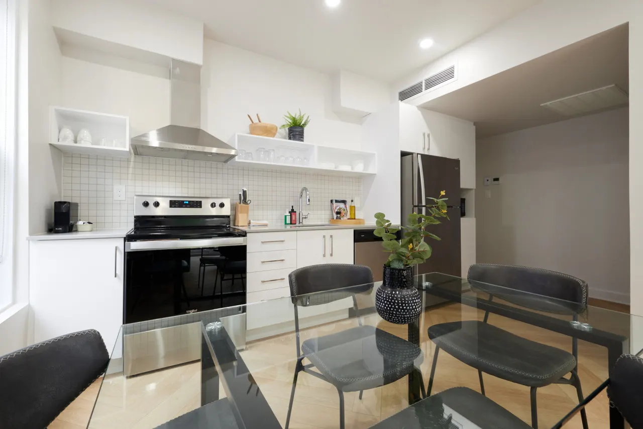 Chic 2 Bedroom apartment in Le Plateau by Denstays - Unit 414 5