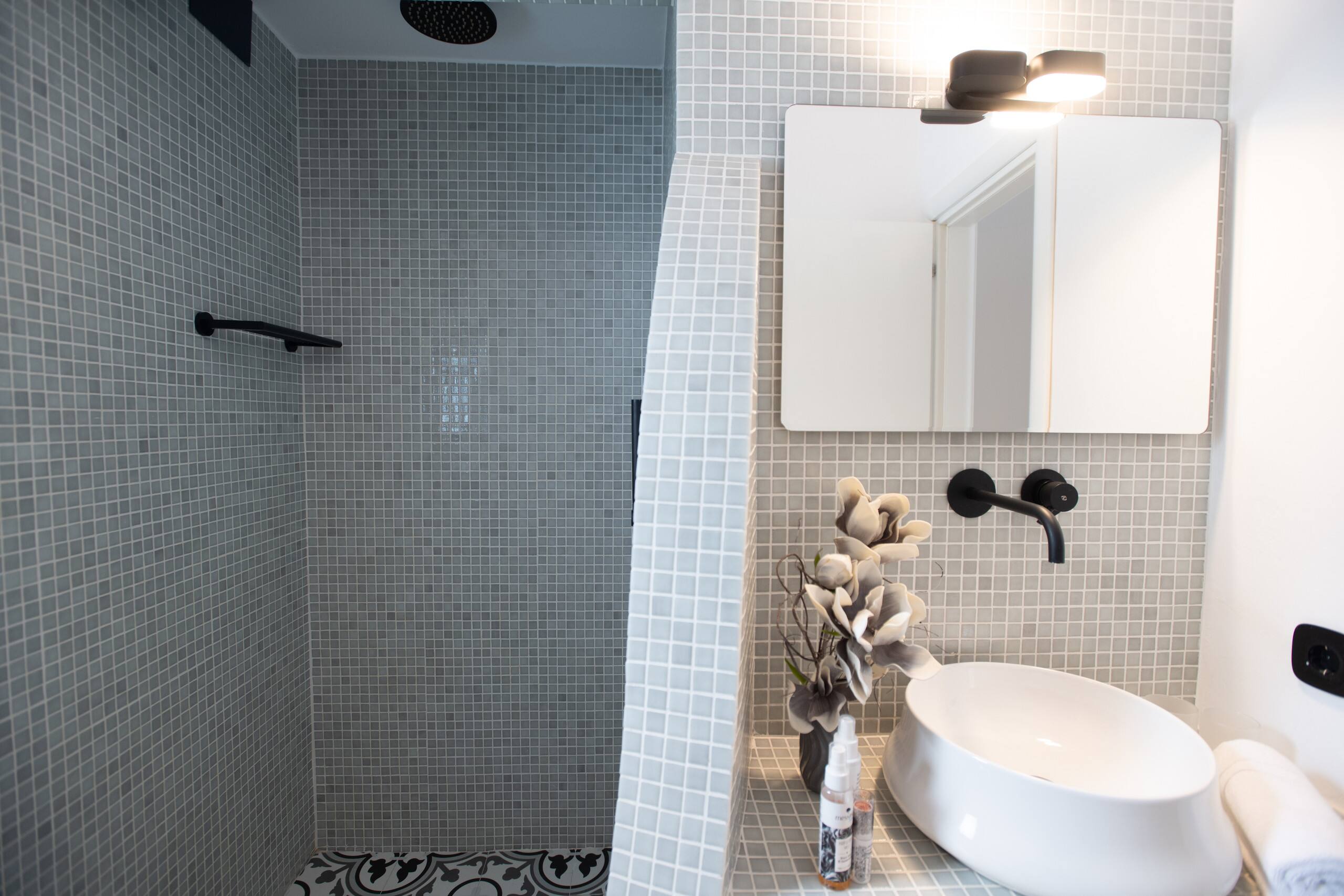 Capari Suites - Mykonos Town House with Pool 24