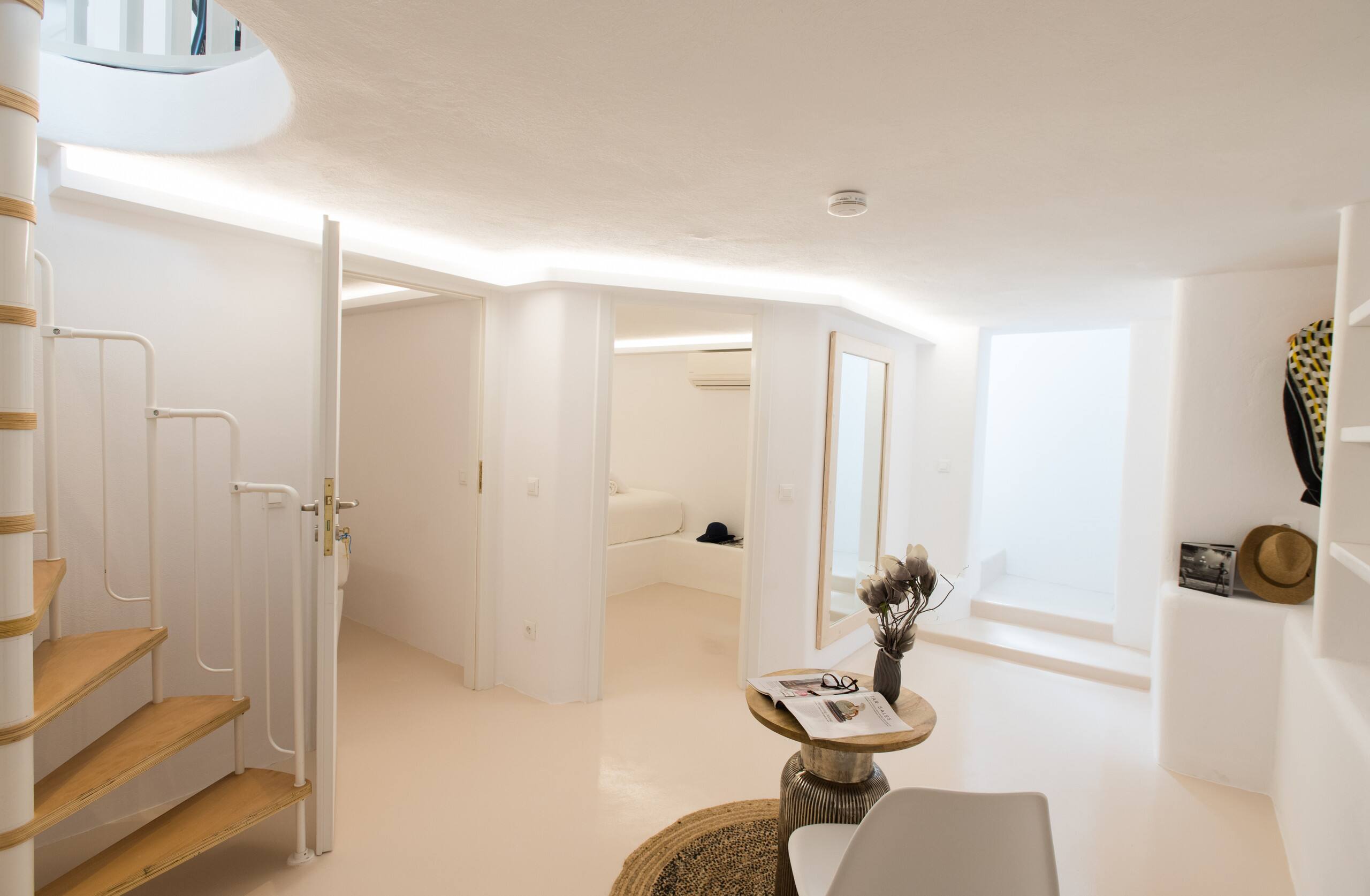 Capari Suites - Mykonos Town House with Pool 13