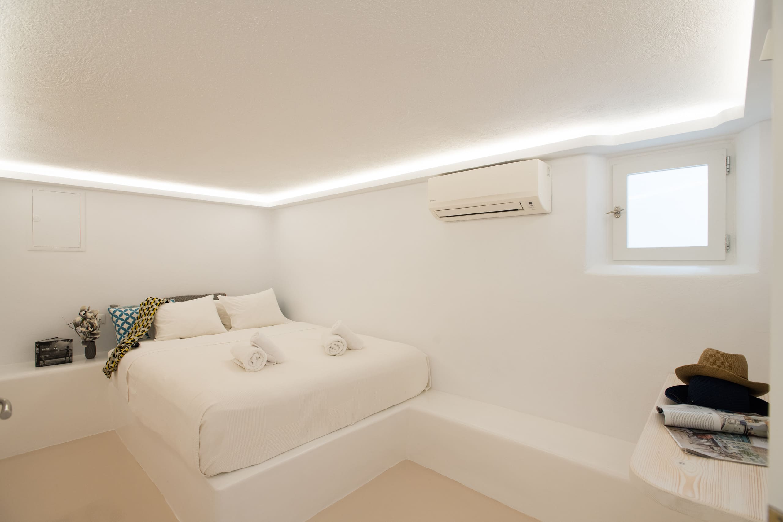 Capari Suites - Mykonos Town House with Pool 16