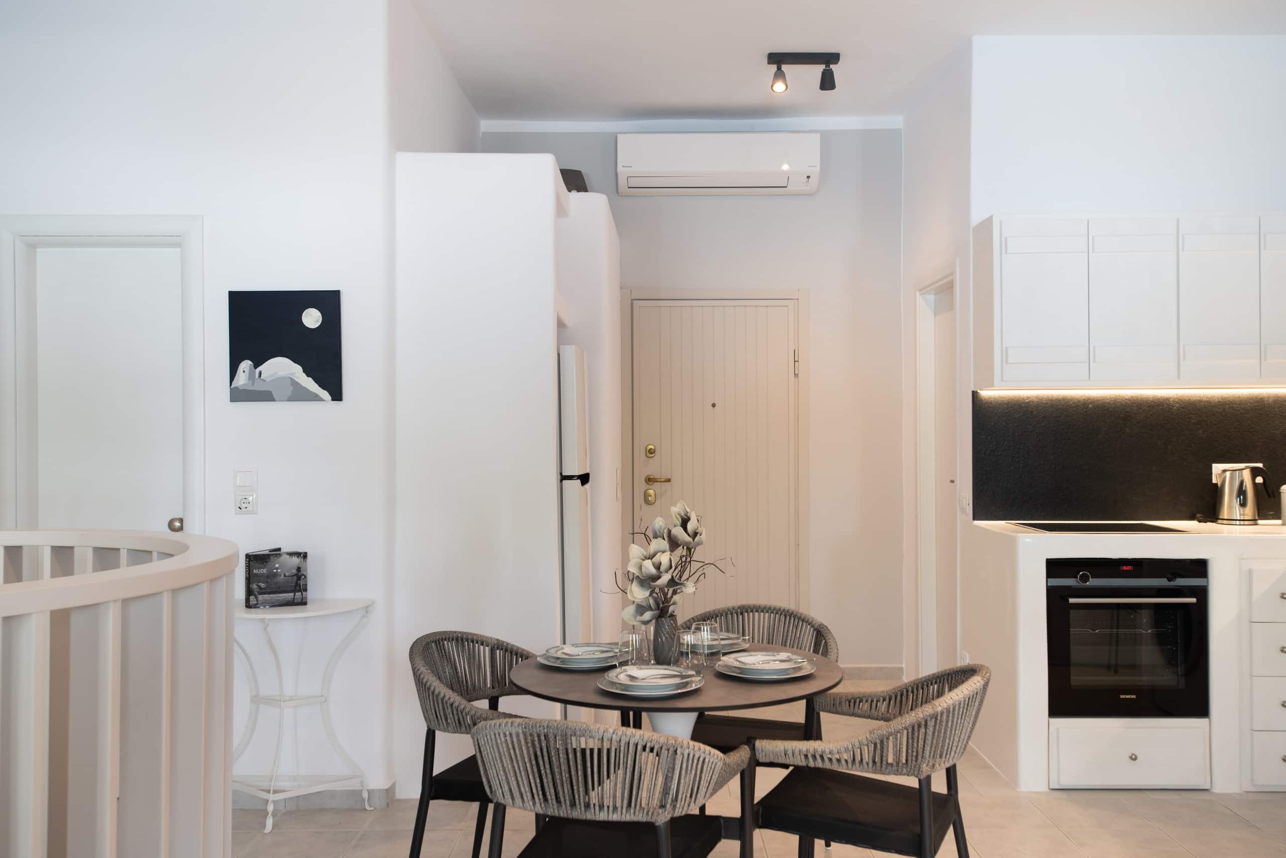 Capari Suites - Mykonos Town House with Pool 8