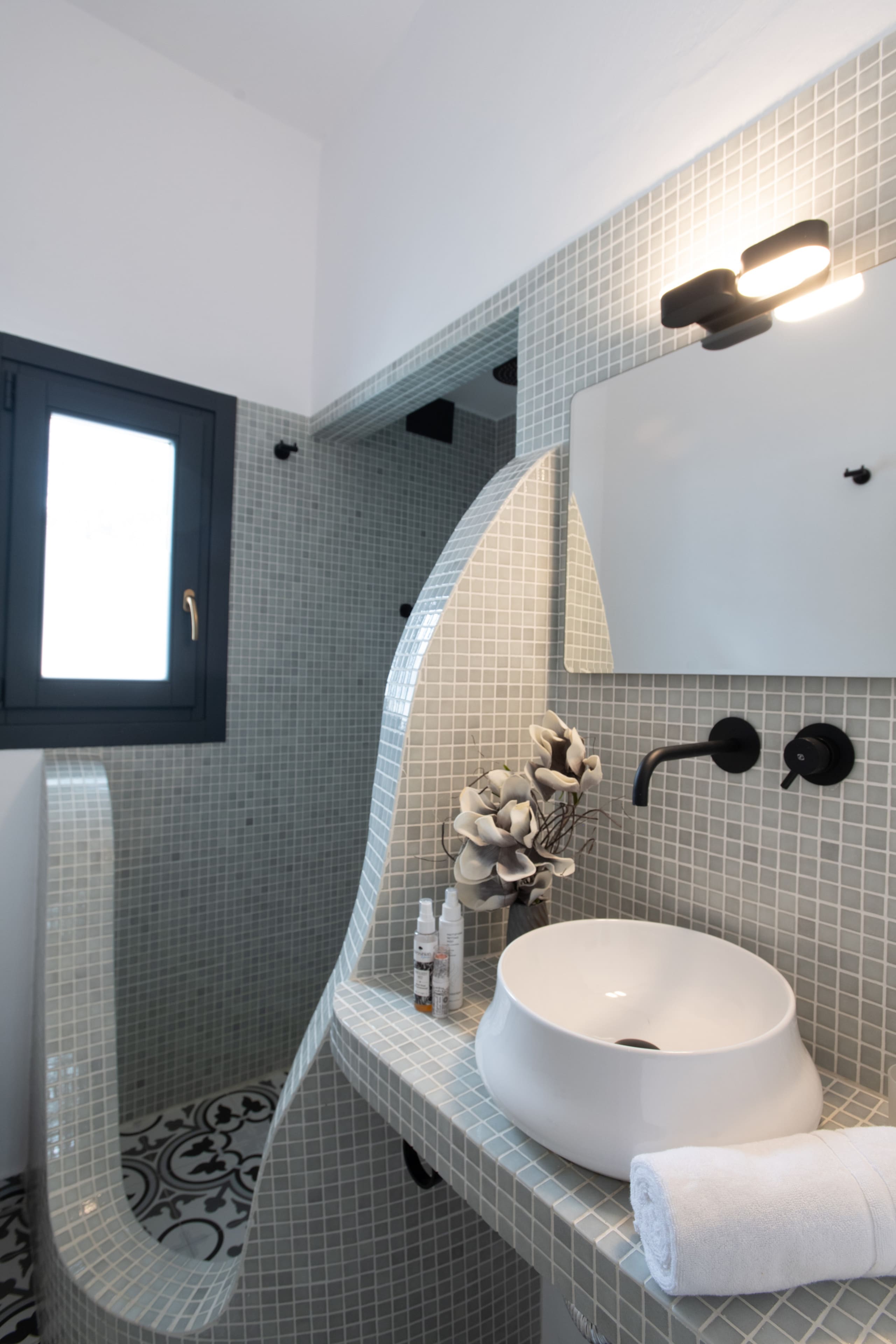 Capari Suites - Mykonos Town House with Pool 22