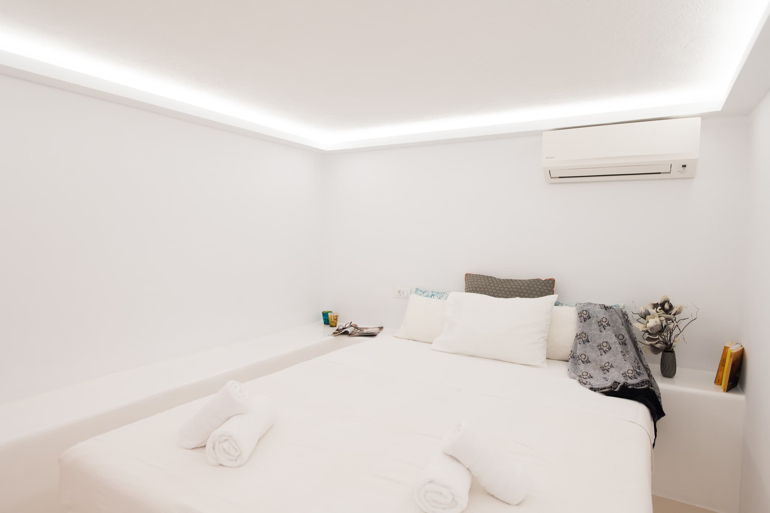 Capari Suites - Mykonos Town House with Pool 20