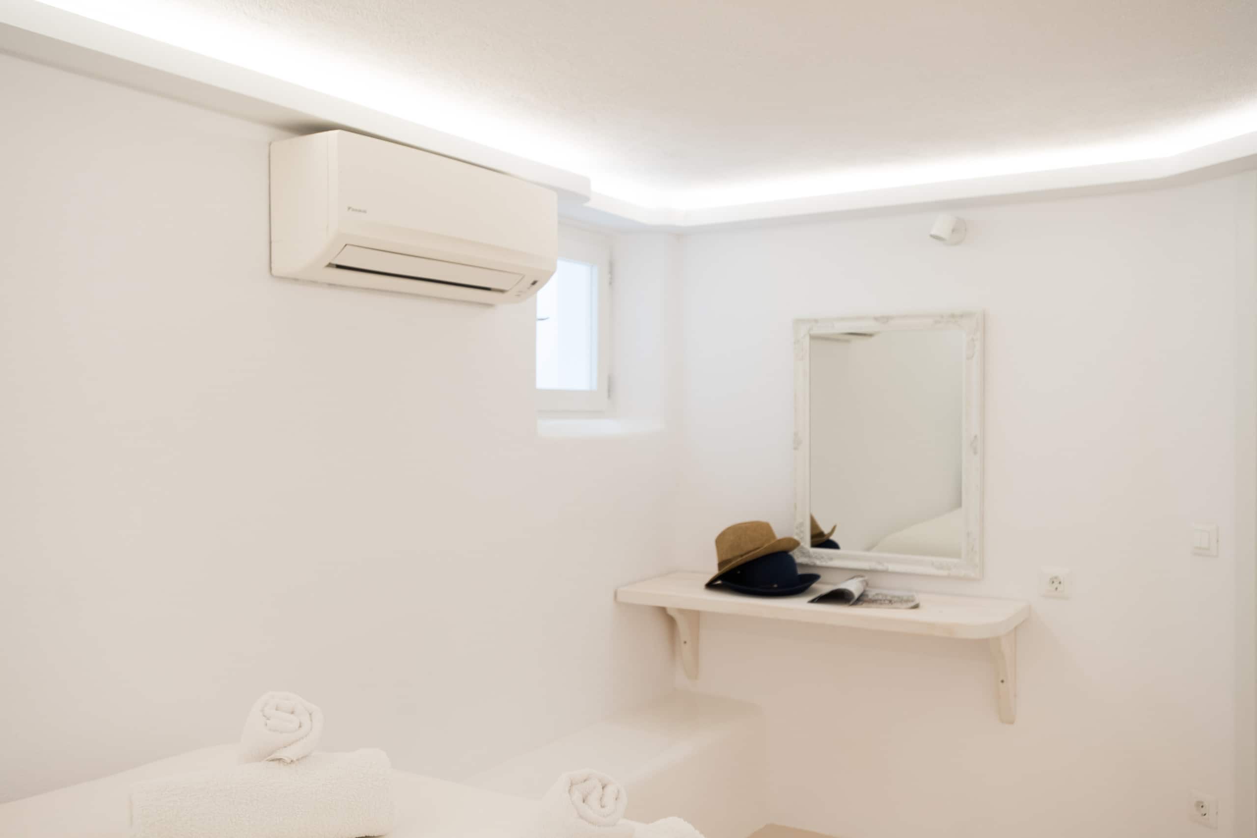 Capari Suites - Mykonos Town House with Pool 21