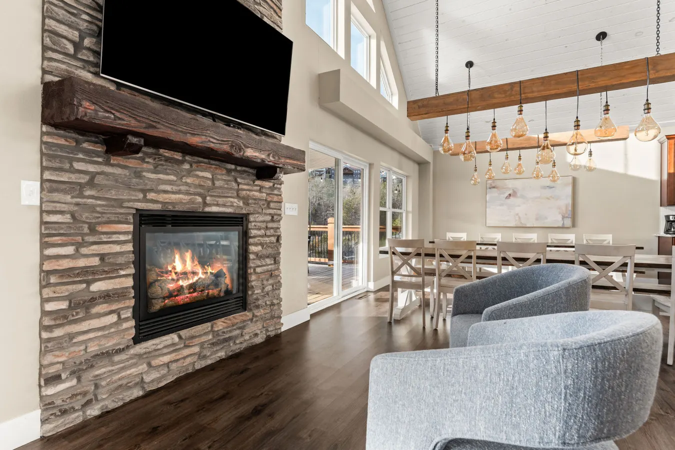 Stunning Chateau Retreat: Lakeview 9 Bed/9 Bath
