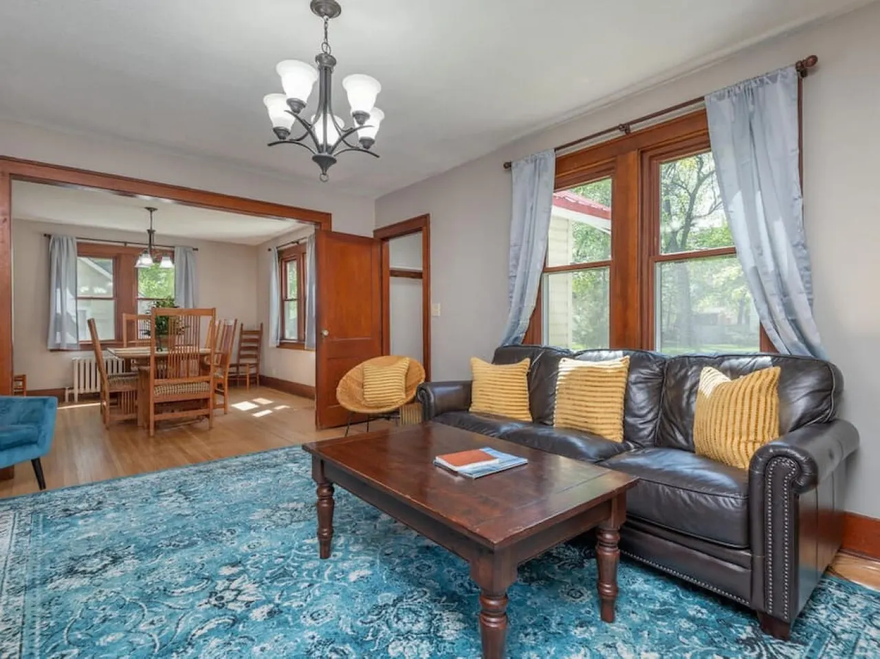Glencoe-4 Bedroom-full kitchen-laundry-pets-work-play-stay 10