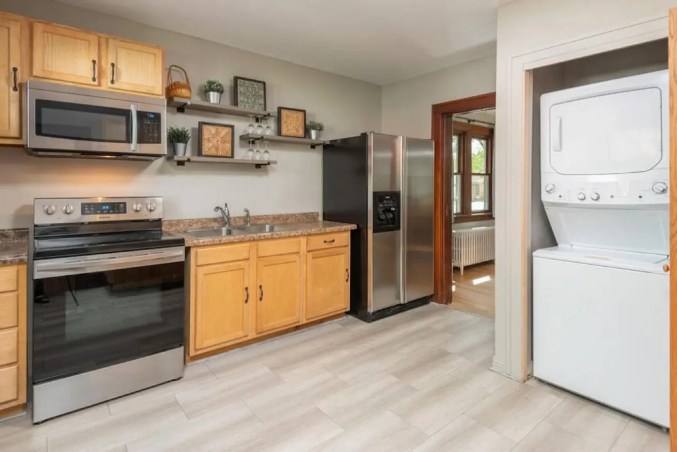 Glencoe-4 Bedroom-full kitchen-laundry-pets-work-play-stay 11