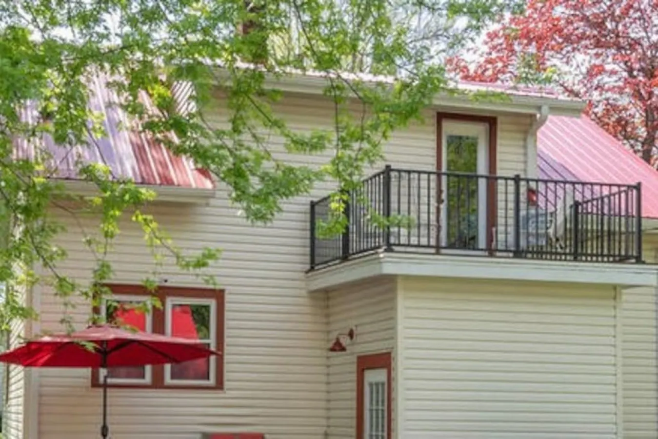 Glencoe-4 Bedroom-full kitchen-laundry-pets-work-play-stay 13