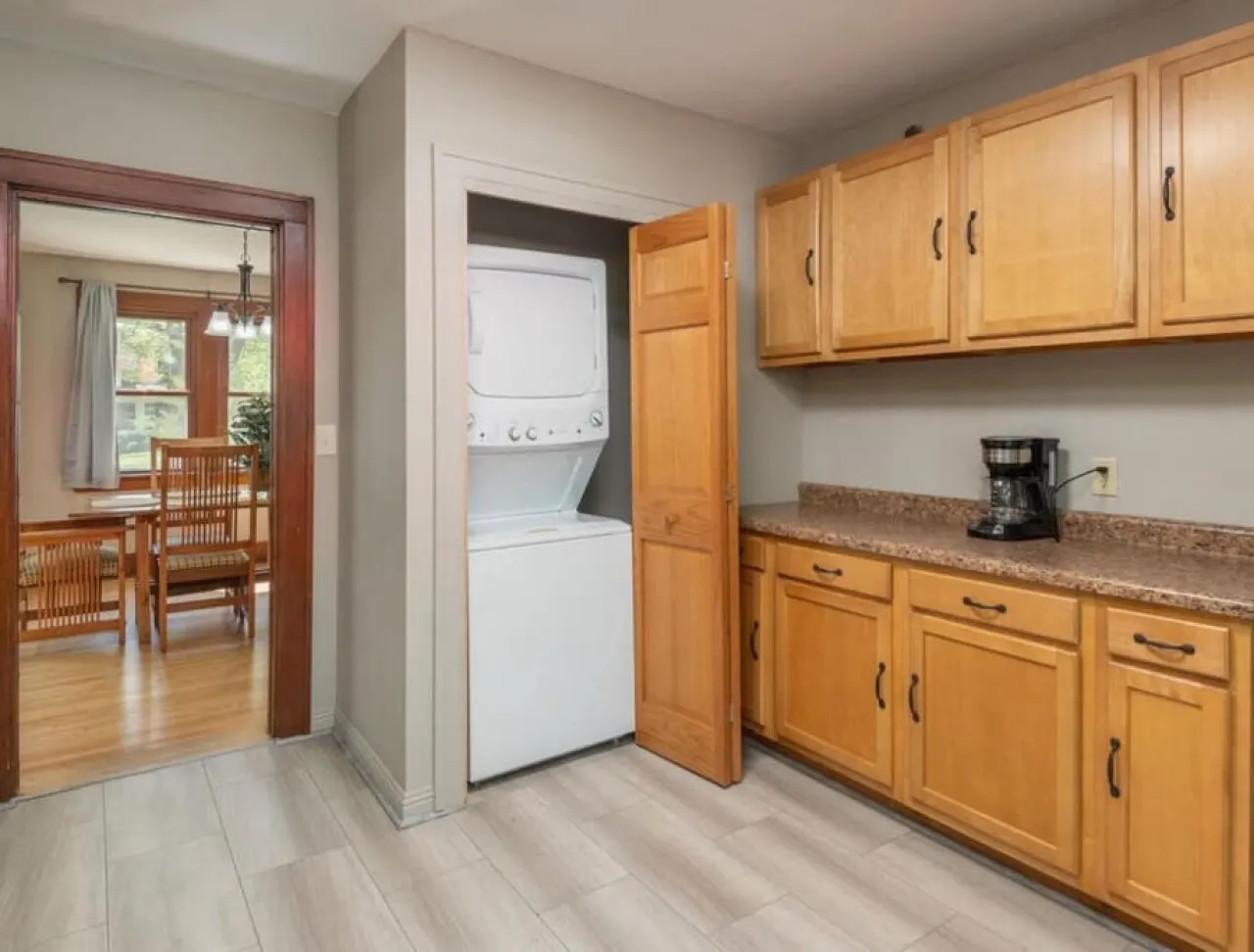 Glencoe-4 Bedroom-full kitchen-laundry-pets-work-play-stay 14