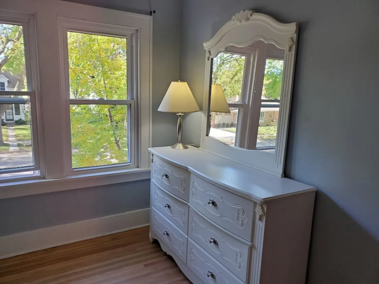 Glencoe-4 Bedroom-full kitchen-laundry-pets-work-play-stay 17