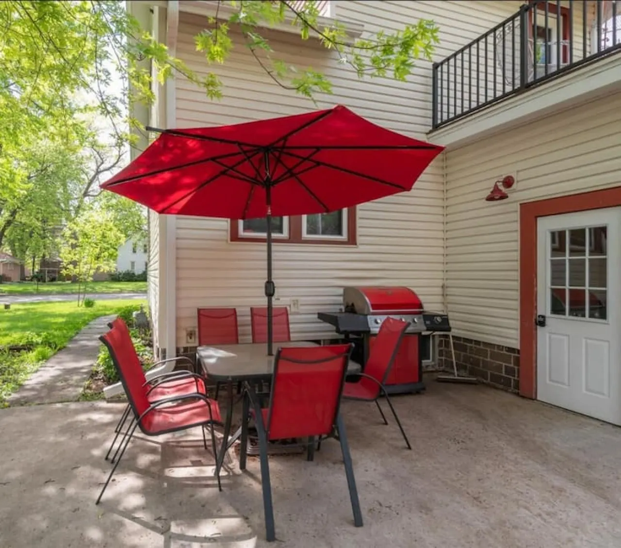 Glencoe-4 Bedroom-full kitchen-laundry-pets-work-play-stay 18