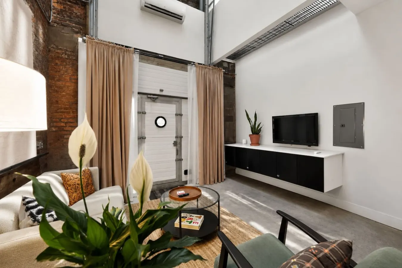 Artist Loft, Steps from TQL Stadium, Walk to All 10