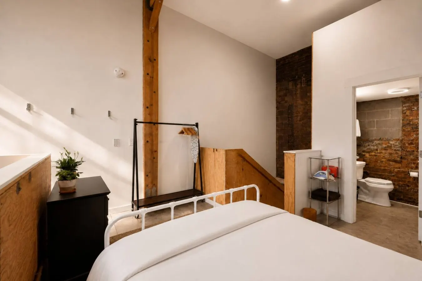 Artist Loft, Steps from TQL Stadium, Walk to All 13