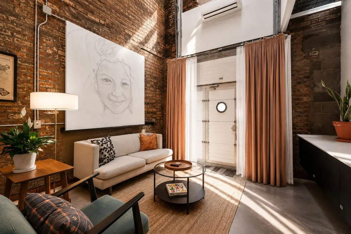 Artist Loft, Steps from TQL Stadium, Walk to All 19