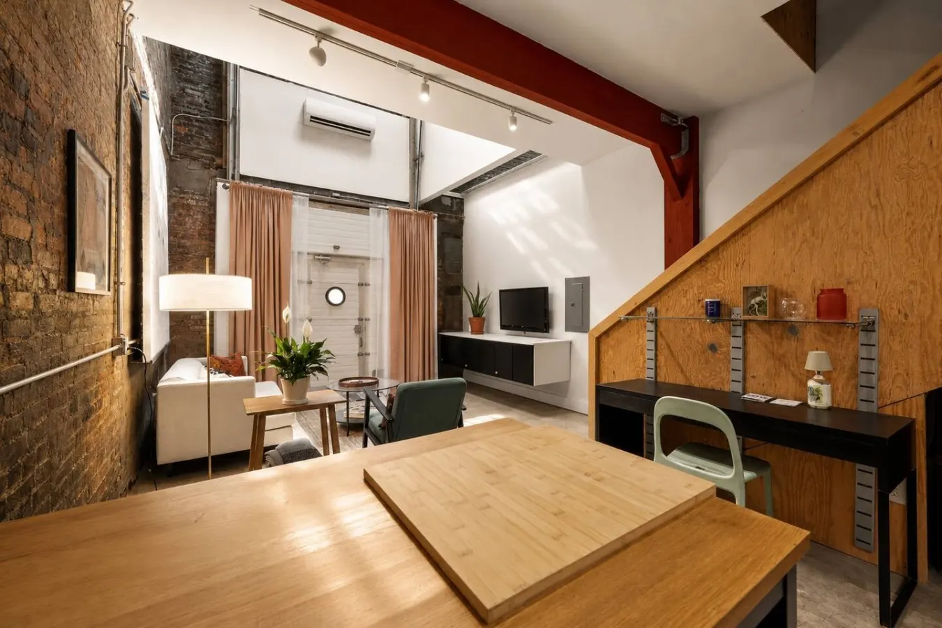 Artist Loft, Steps from TQL Stadium, Walk to All 5