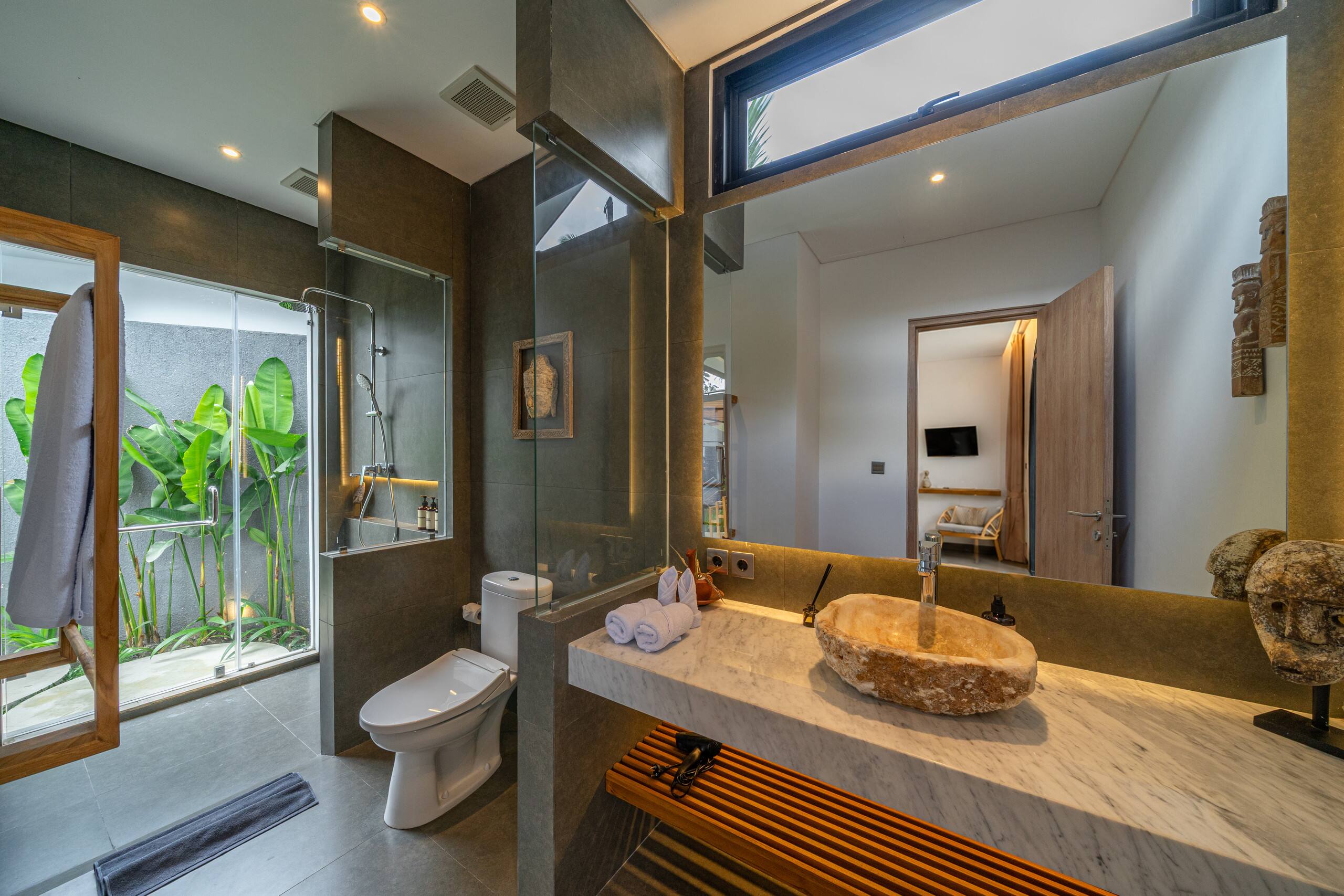 Luxury 5BR Ubud Villa | Large Pool, Tropical Views 32