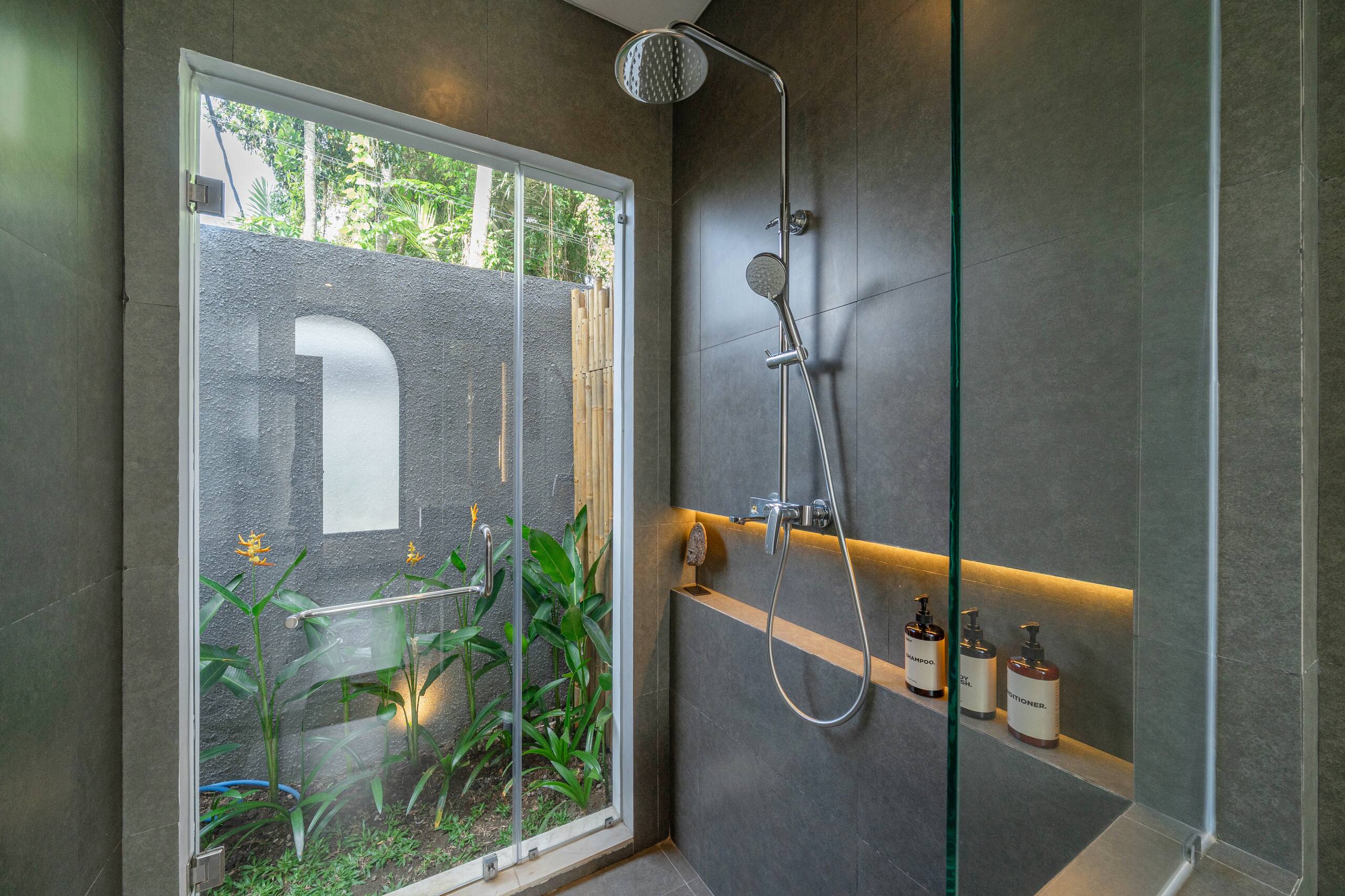 Luxury 5BR Ubud Villa | Large Pool, Tropical Views 37