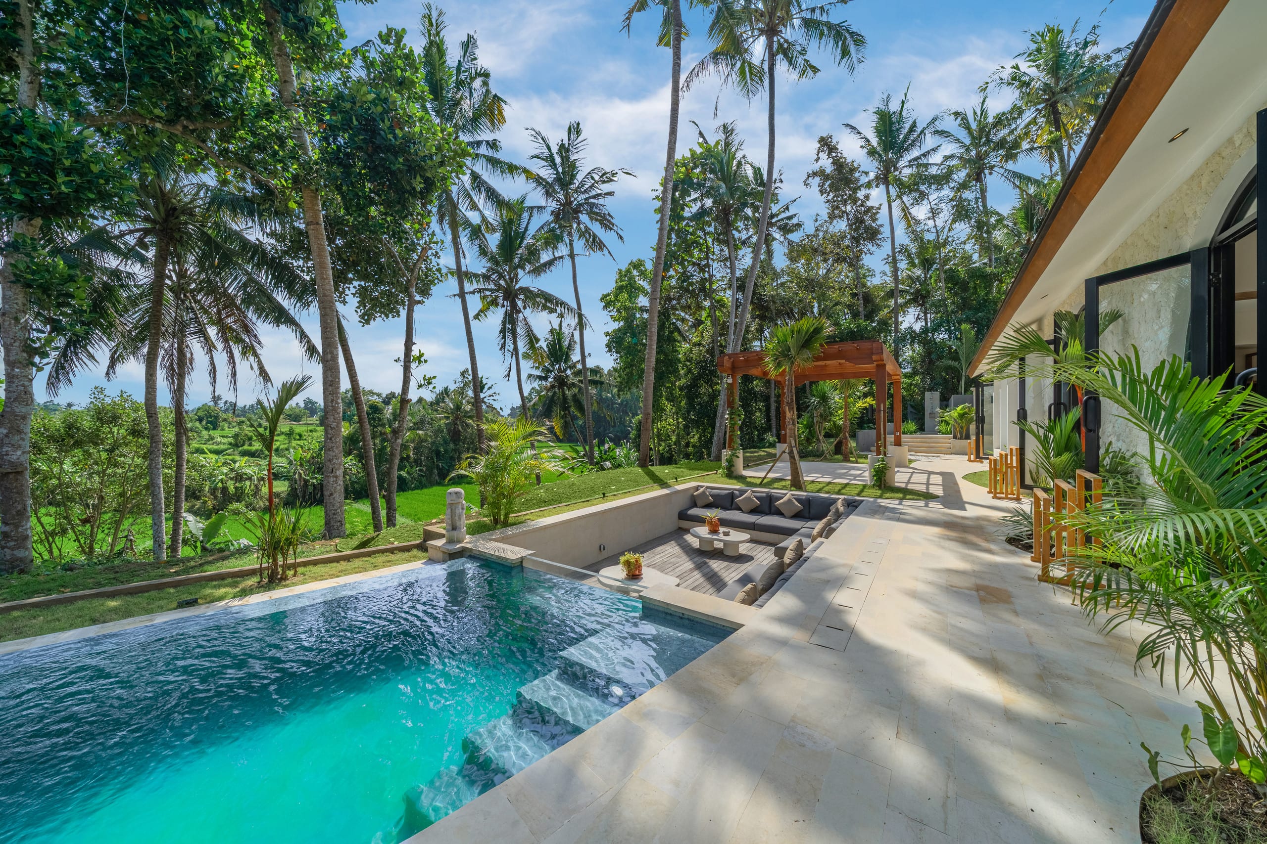Luxury 5BR Ubud Villa | Large Pool, Tropical Views — photo 4