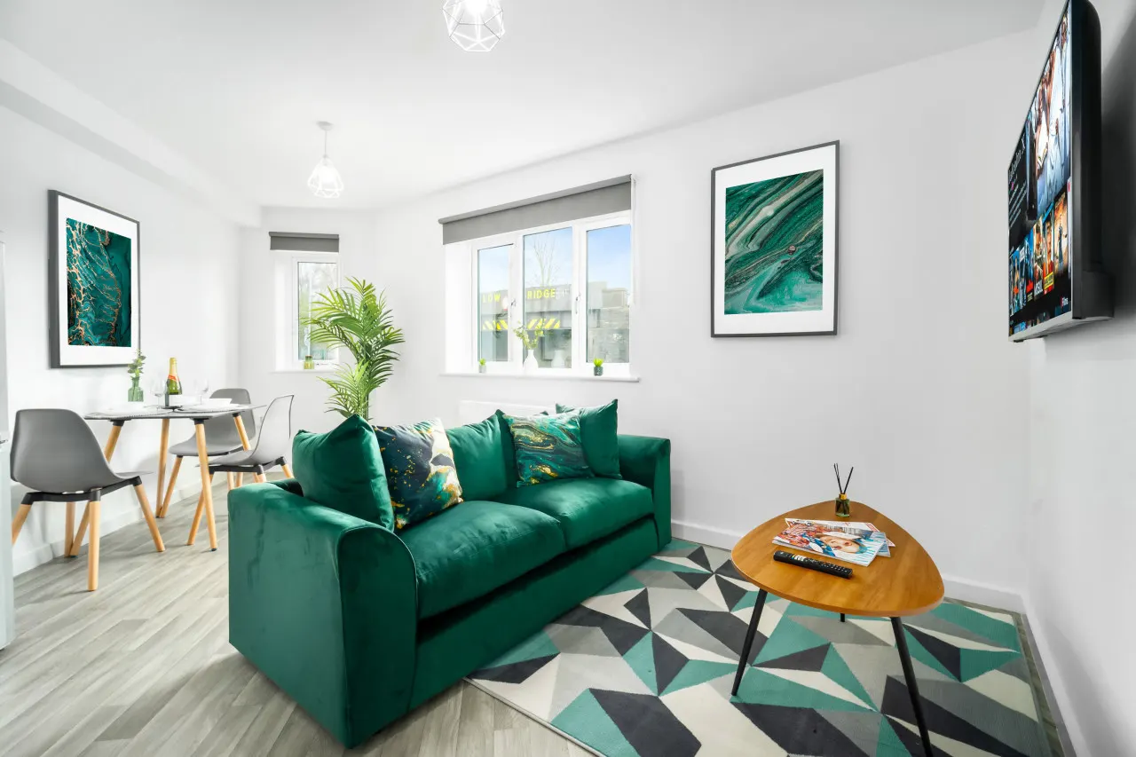 Stylish 2 Bed Apartment - Parking - Smart TV - WIFI 1