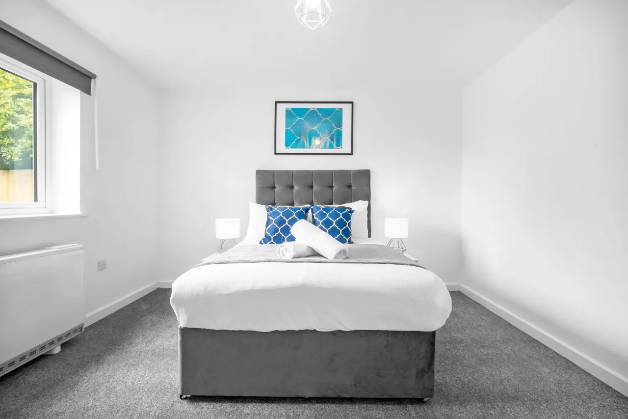Stylish 2 Bed Apartment - Parking - Smart TV - WIFI 12