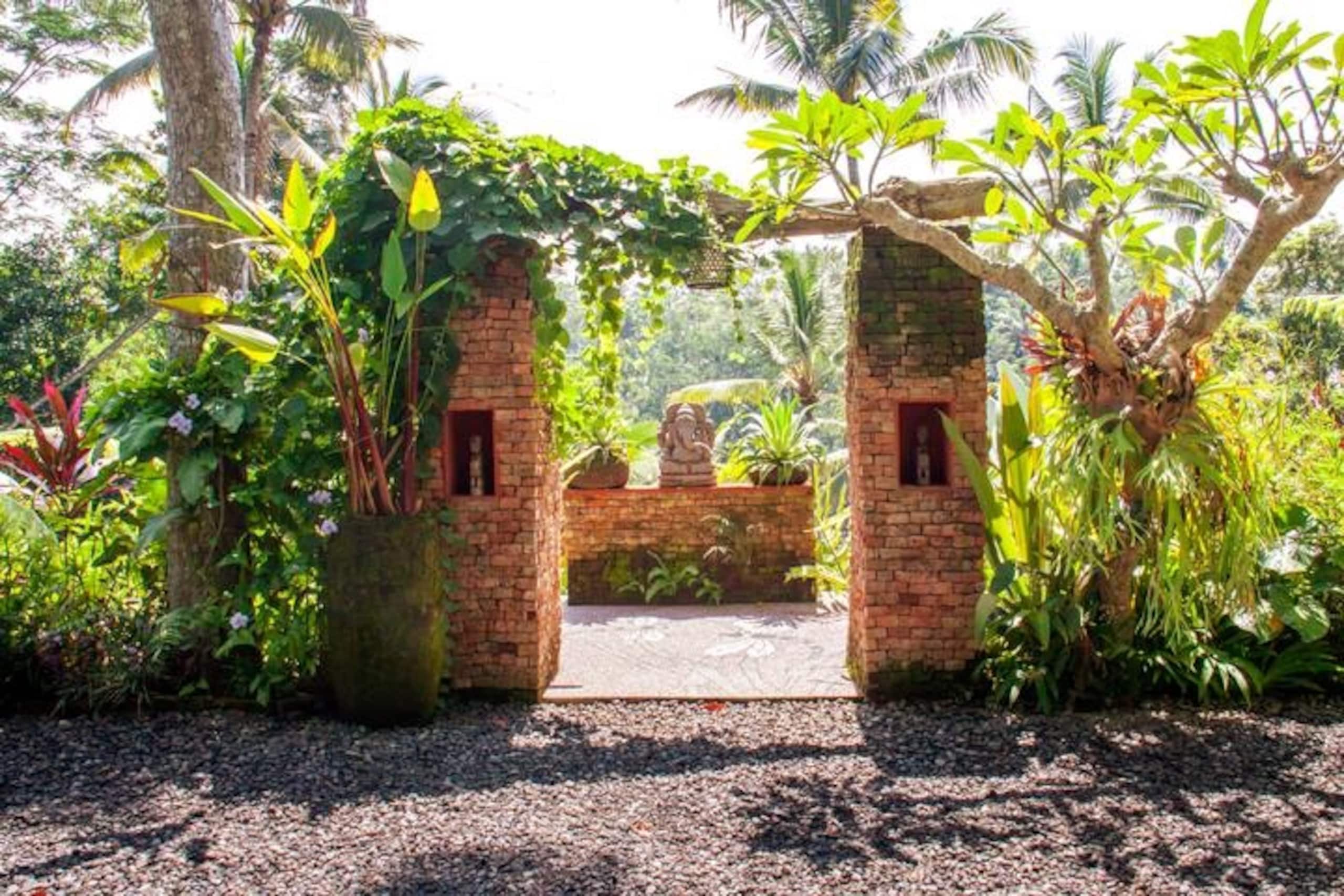 Mahadevi 1- Serviced Jungle Joglo near Ubud + Pool 28