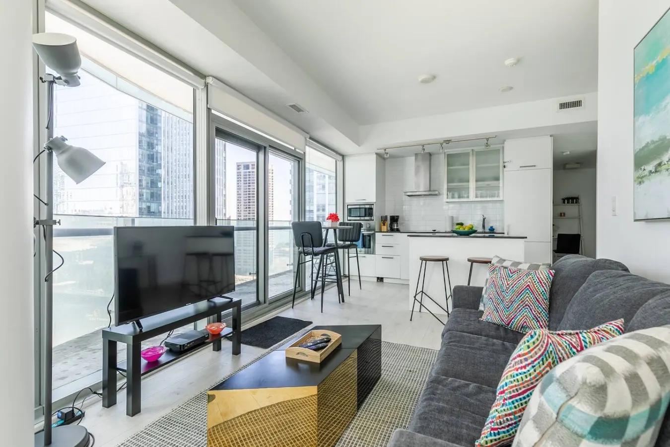 Bright 2BR Condo Parking Walk to Waterfront 1