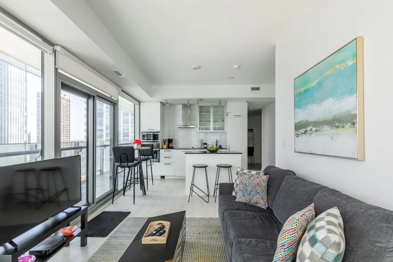 Bright 2BR Condo Parking Walk to Waterfront 9