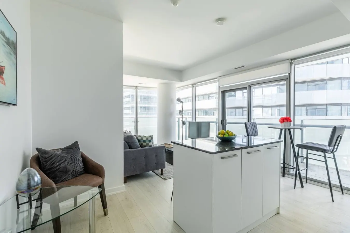 Bright 2BR Condo Parking Walk to Waterfront 11