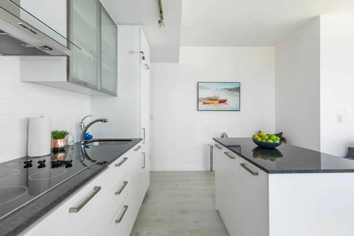 Bright 2BR Condo Parking Walk to Waterfront 12