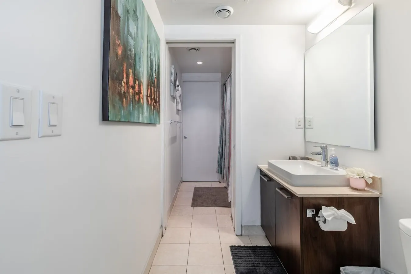 Bright 2BR Condo Parking Walk to Waterfront 17