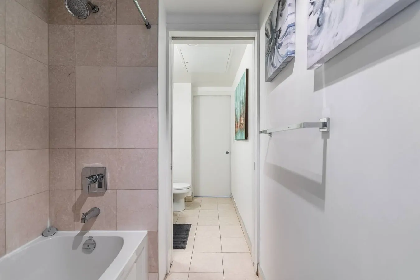 Bright 2BR Condo Parking Walk to Waterfront 19