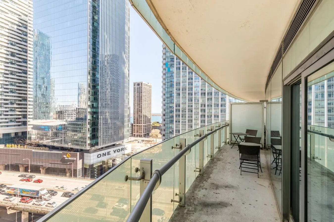 Bright 2BR Condo Parking Walk to Waterfront 6
