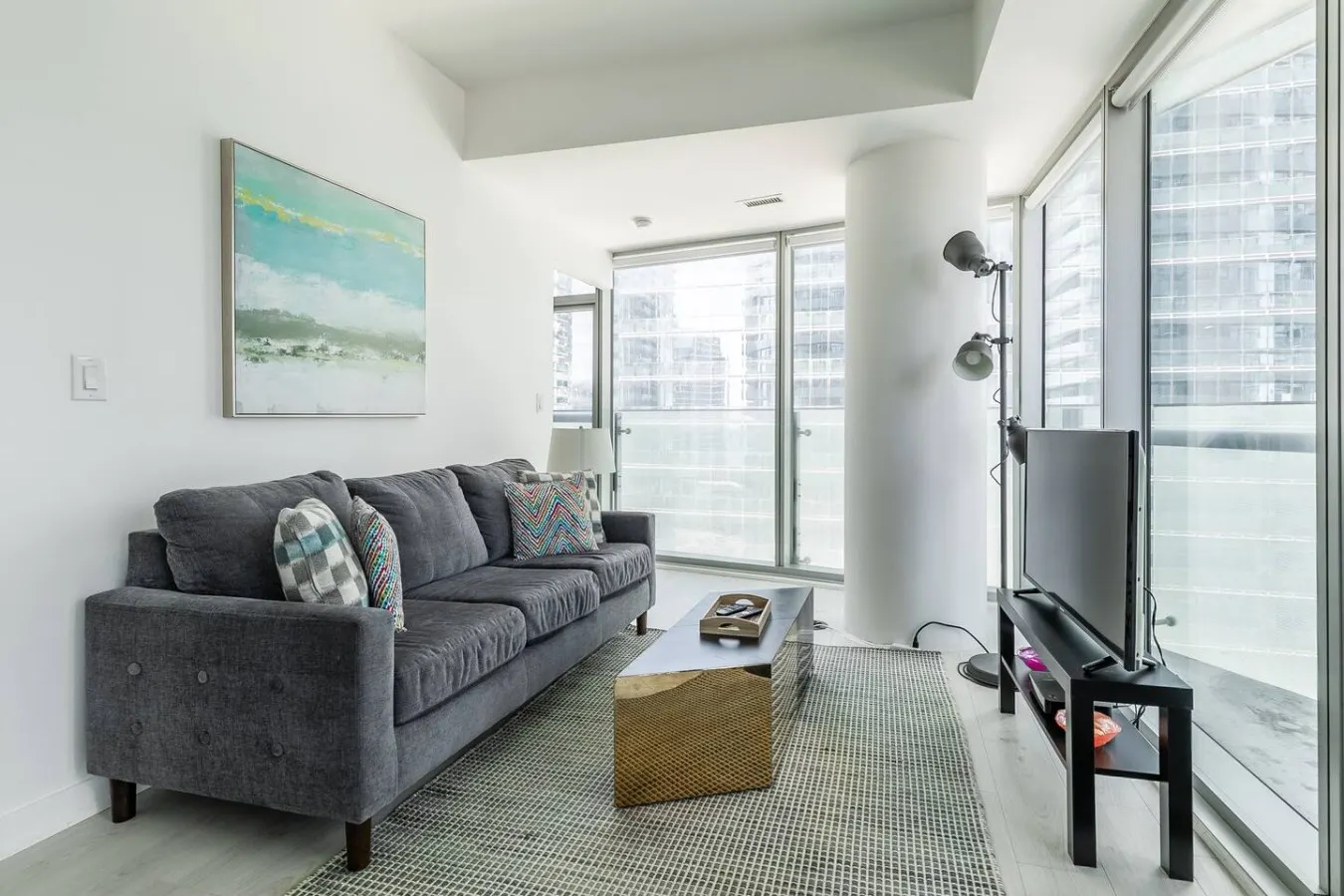 Bright 2BR Condo Parking Walk to Waterfront 7
