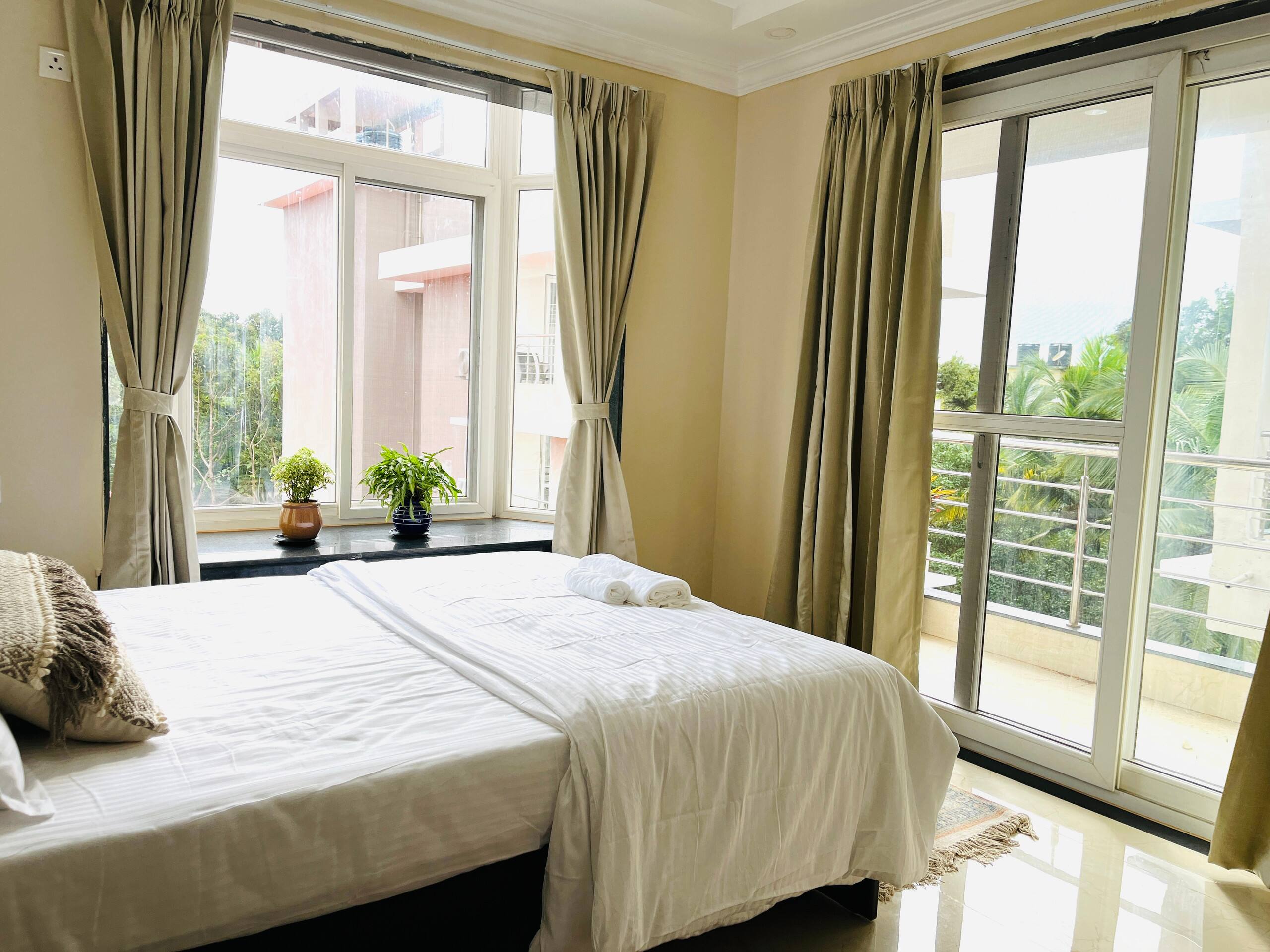 Mirage - New Premium 2BHK w/ Pool • Luxurious Stay 37