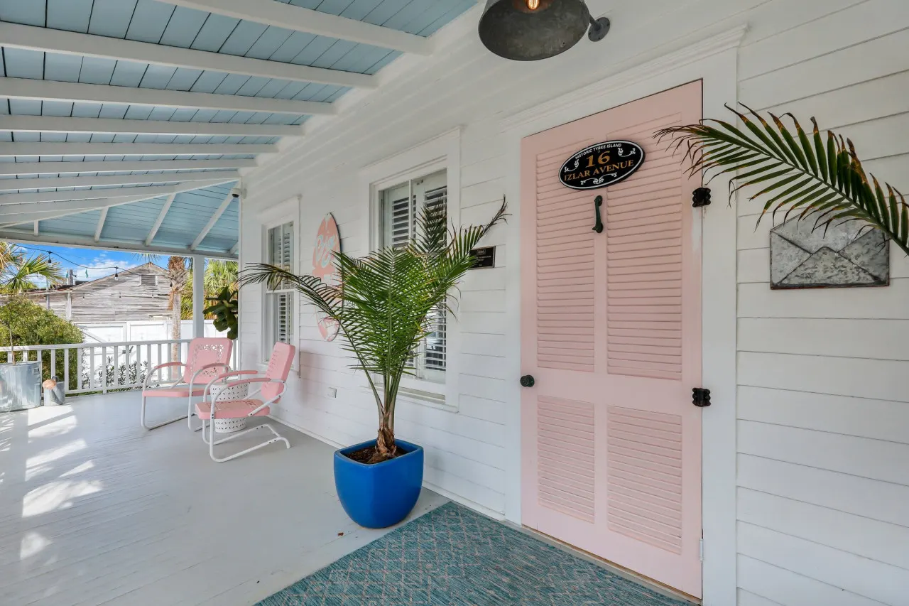 Big Mama's Beach House! Available limited time only! 5 BDRs, POOL 9